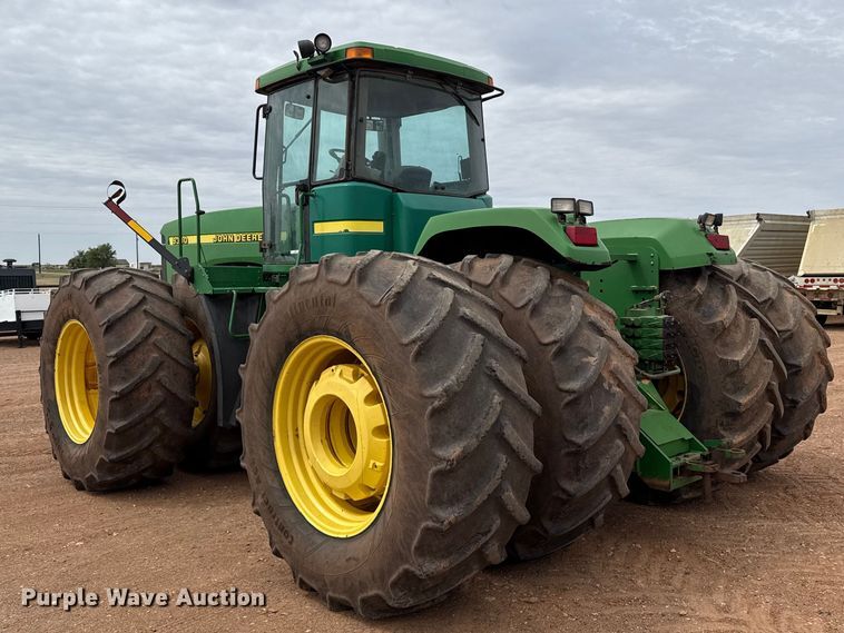image for item EW4497 2001 John Deere 9300 4WD tractor