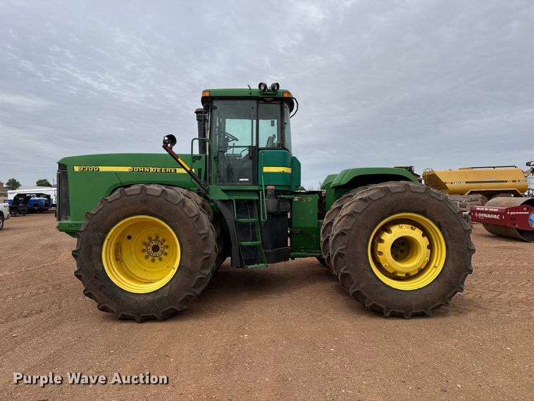 image for item EW4497 2001 John Deere 9300 4WD tractor