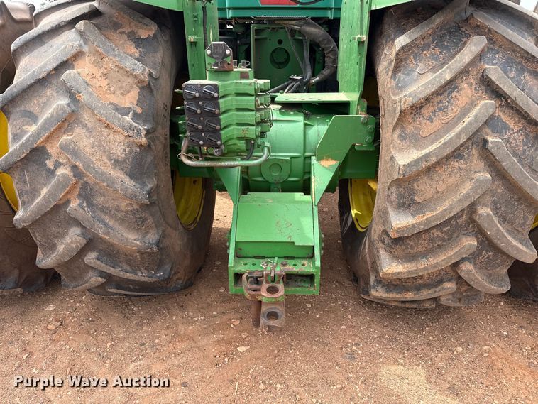image for item EW4497 2001 John Deere 9300 4WD tractor
