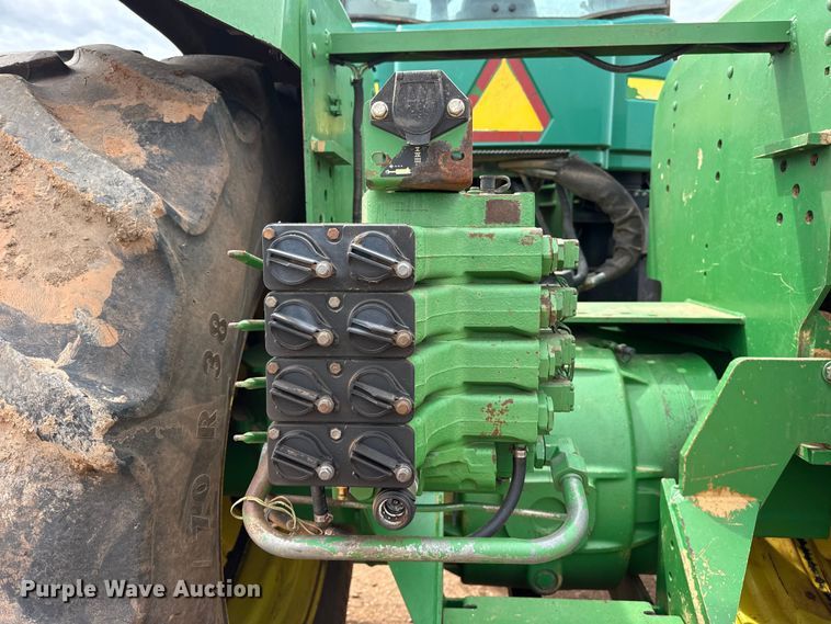 image for item EW4497 2001 John Deere 9300 4WD tractor