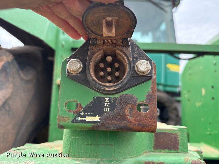image for item EW4497 2001 John Deere 9300 4WD tractor
