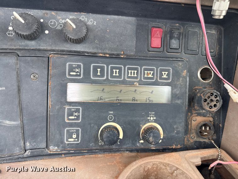 image for item EW4497 2001 John Deere 9300 4WD tractor