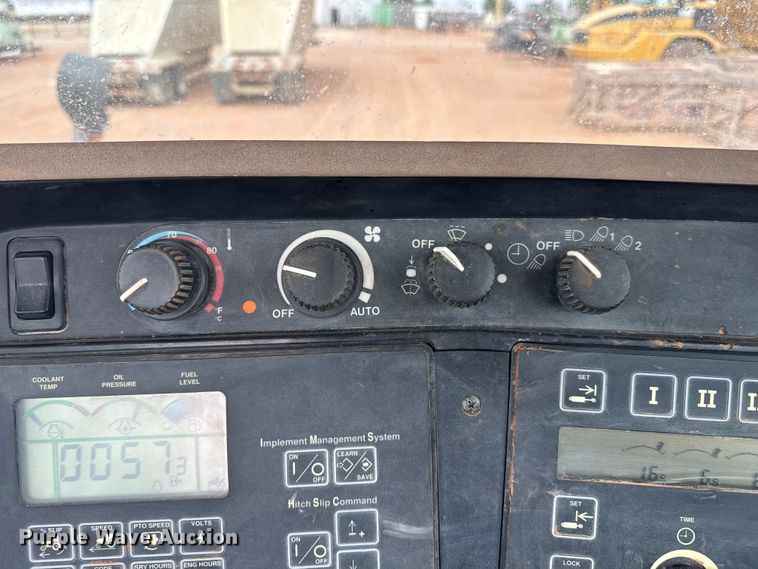 image for item EW4497 2001 John Deere 9300 4WD tractor