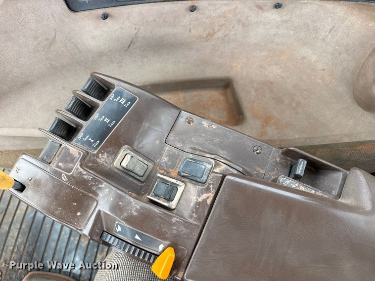 image for item EW4497 2001 John Deere 9300 4WD tractor