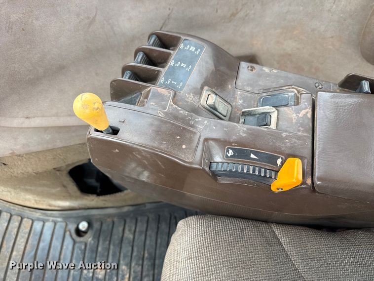 image for item EW4497 2001 John Deere 9300 4WD tractor