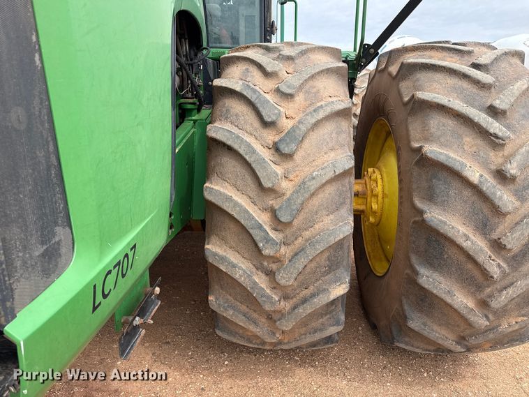 image for item EW4497 2001 John Deere 9300 4WD tractor