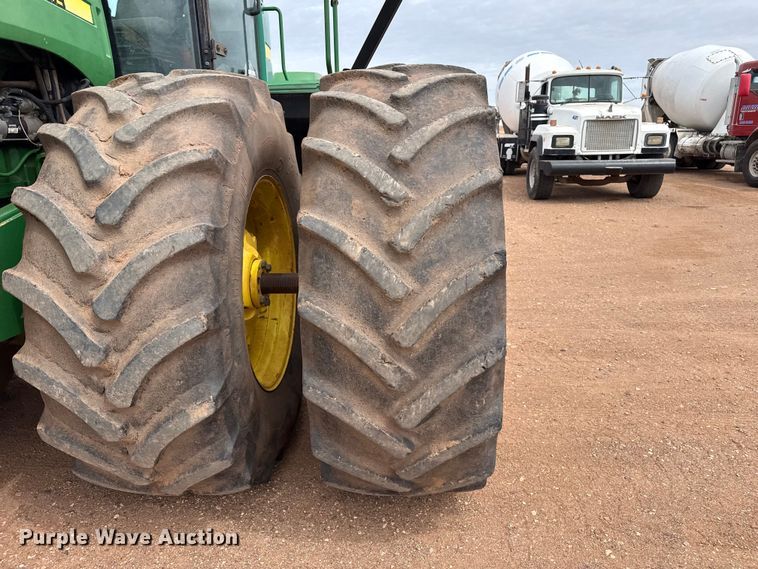 image for item EW4497 2001 John Deere 9300 4WD tractor
