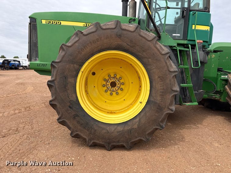 image for item EW4497 2001 John Deere 9300 4WD tractor