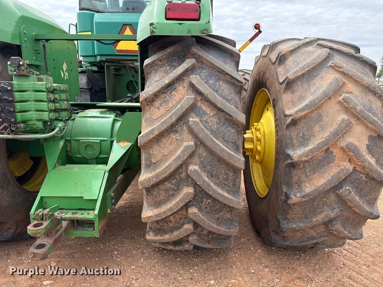 image for item EW4497 2001 John Deere 9300 4WD tractor