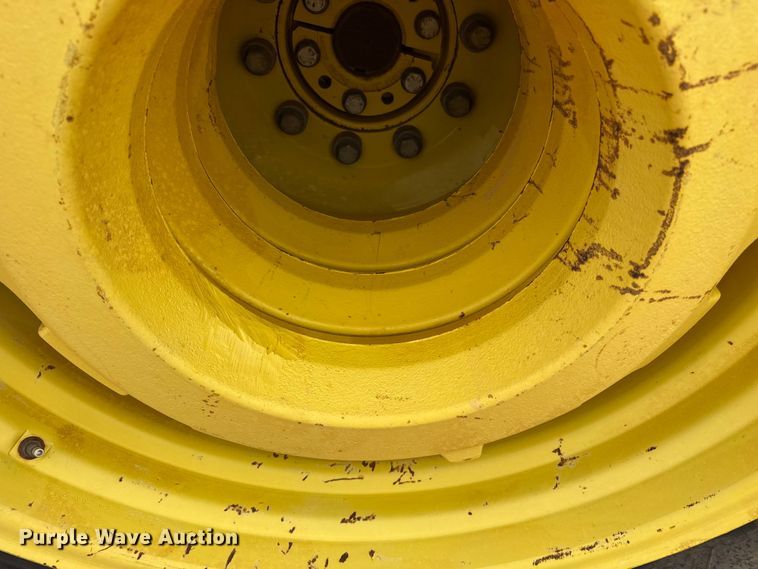 image for item EW4497 2001 John Deere 9300 4WD tractor