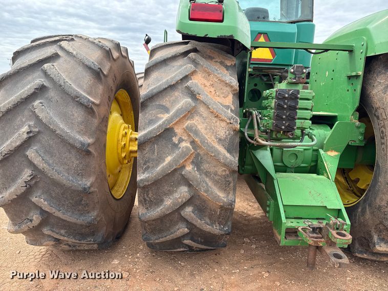 image for item EW4497 2001 John Deere 9300 4WD tractor