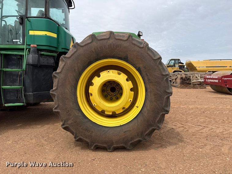 image for item EW4497 2001 John Deere 9300 4WD tractor