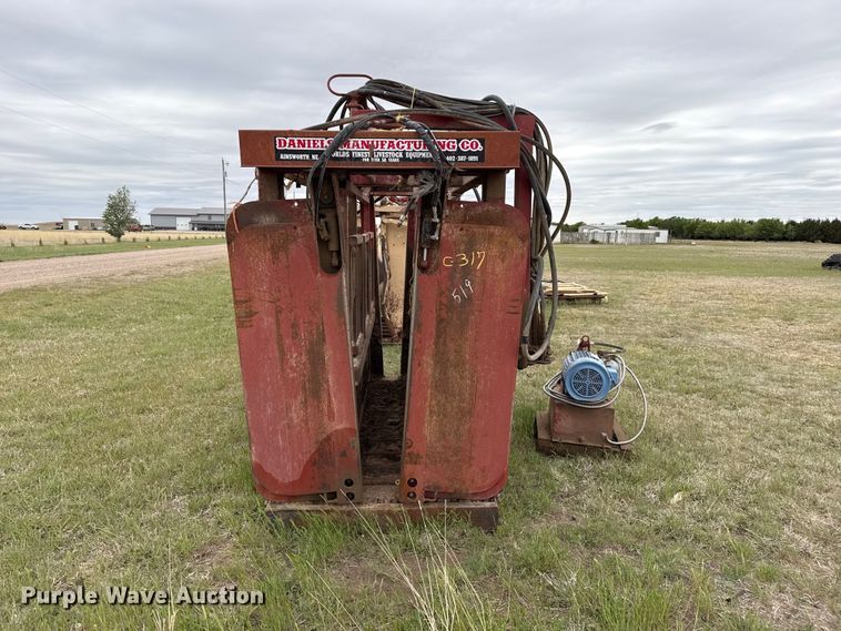 image for item EW4517 Daniels Mfg AH-71 Squeeze chute