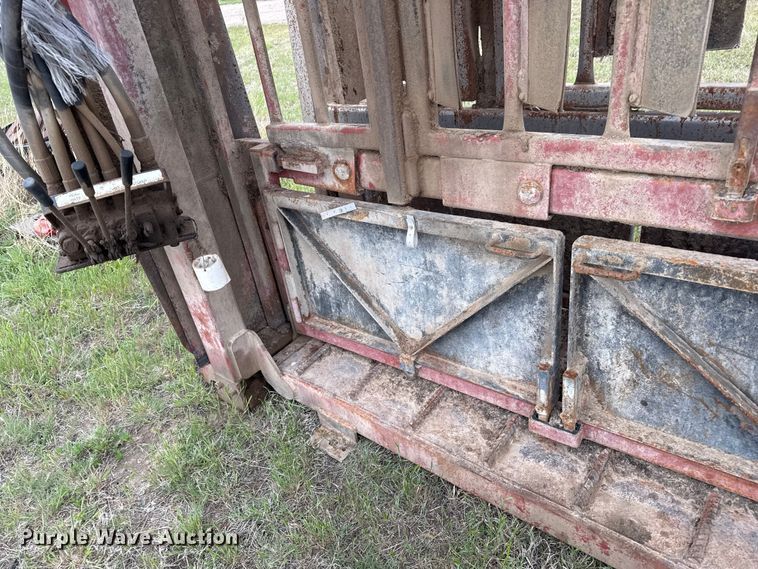 image for item EW4517 Daniels Mfg AH-71 Squeeze chute