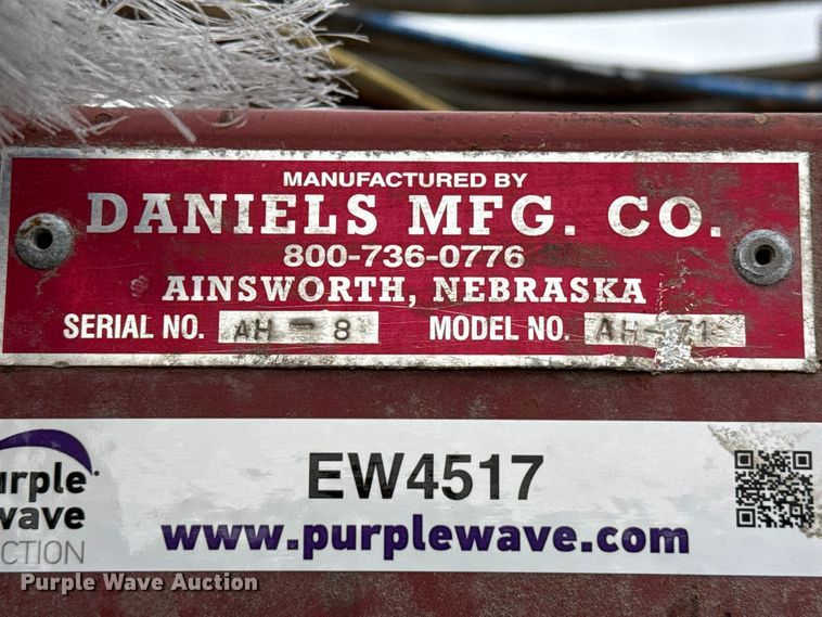image for item EW4517 Daniels Mfg AH-71 Squeeze chute