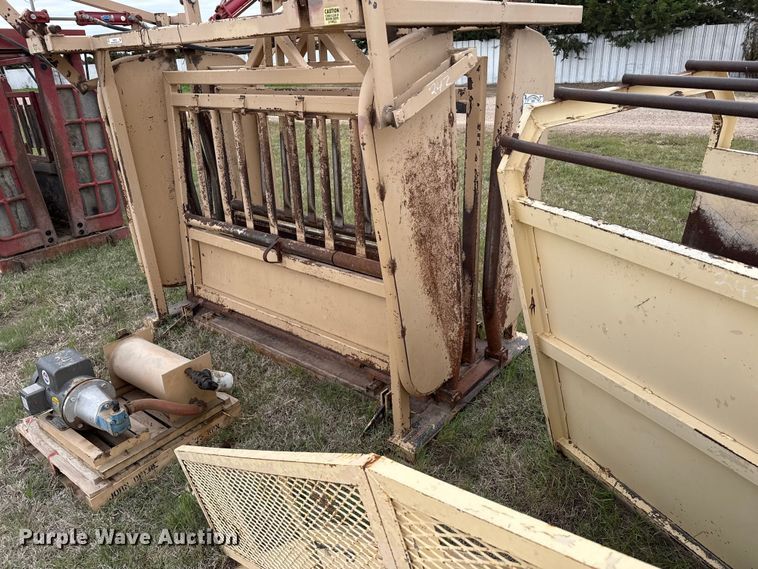 image for item EW4518 Cattle Handling Equip 92-5A livestock equipment