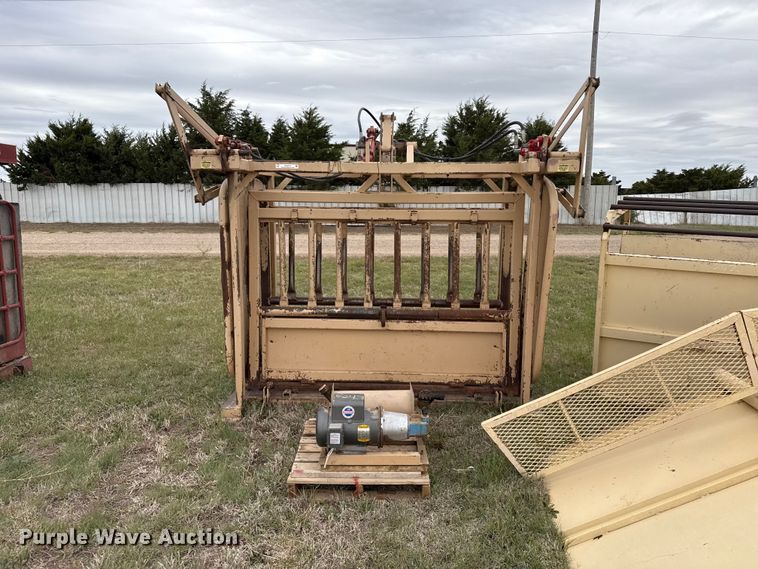 image for item EW4518 Cattle Handling Equip 92-5A livestock equipment
