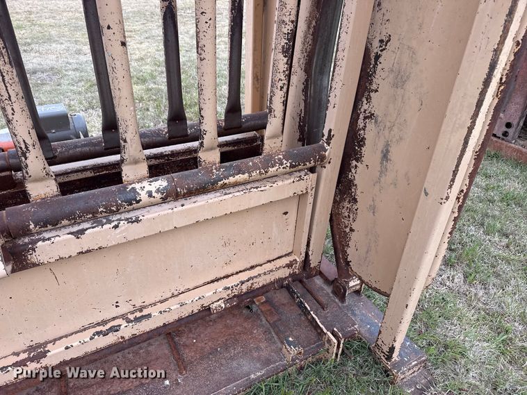 image for item EW4518 Cattle Handling Equip 92-5A livestock equipment
