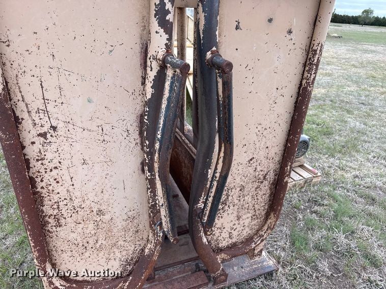 image for item EW4518 Cattle Handling Equip 92-5A livestock equipment