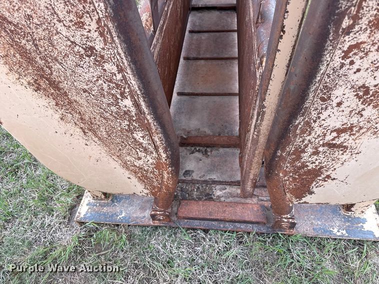 image for item EW4518 Cattle Handling Equip 92-5A livestock equipment
