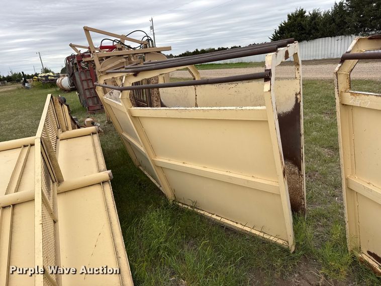 image for item EW4518 Cattle Handling Equip 92-5A livestock equipment