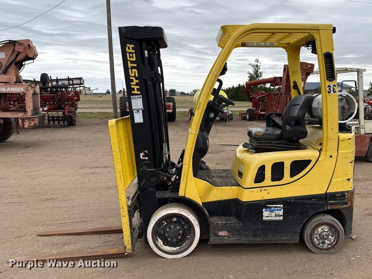 image for item EW4519 2001 Hyster S50FT forklift