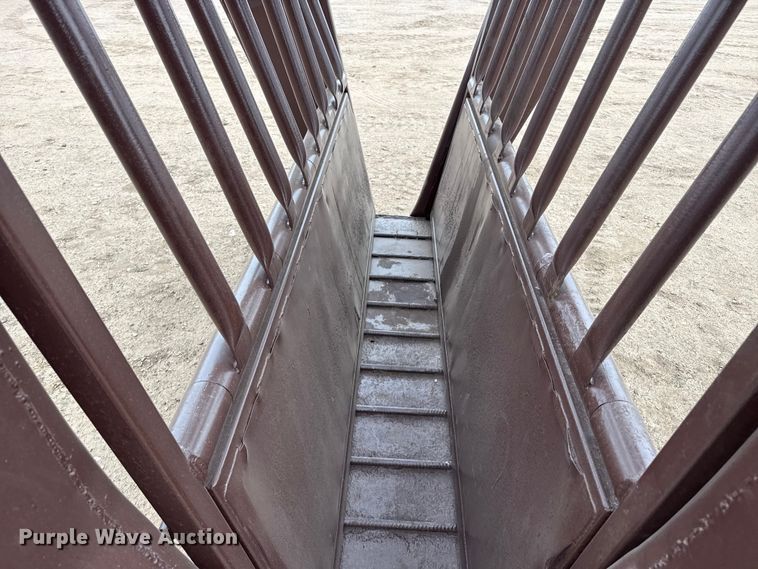 image for item EW4522 Squeeze chute