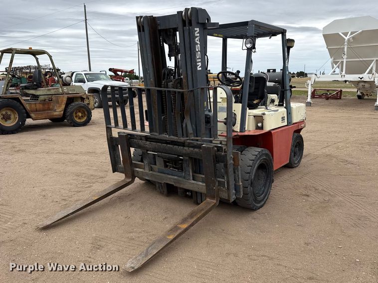 image for item EW4533 Nissan 90 forklift