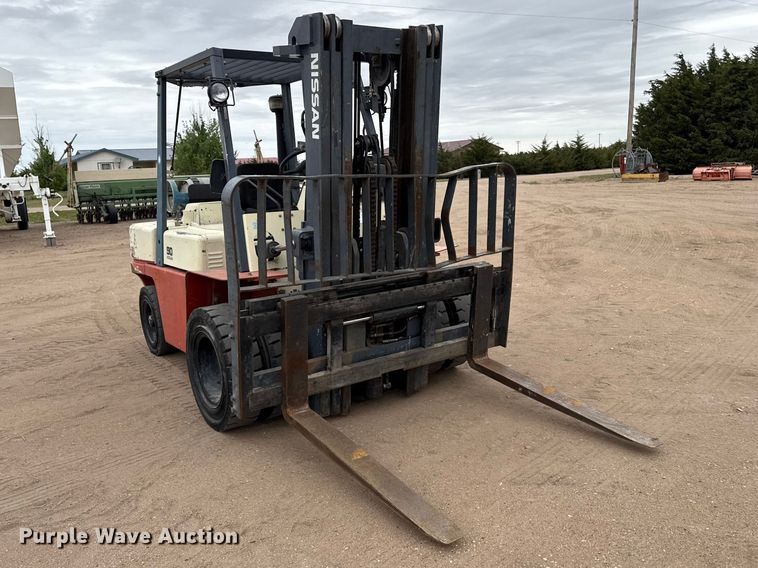 image for item EW4533 Nissan 90 forklift
