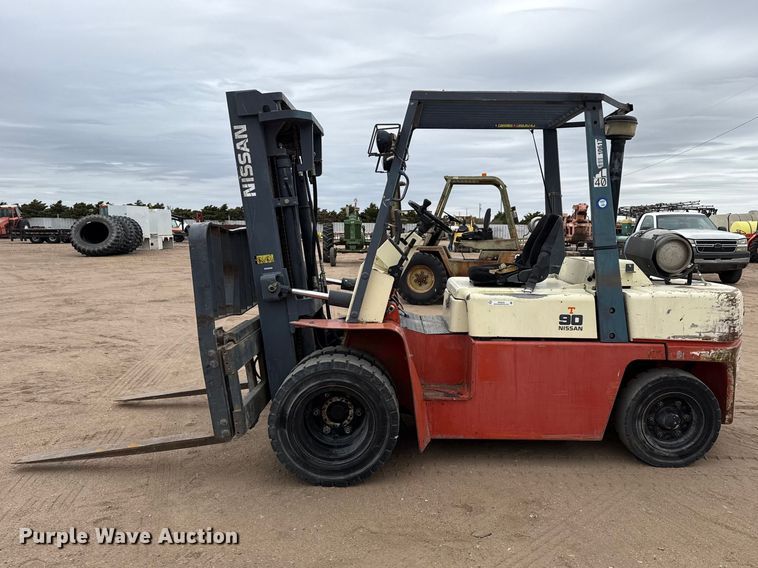 image for item EW4533 Nissan 90 forklift