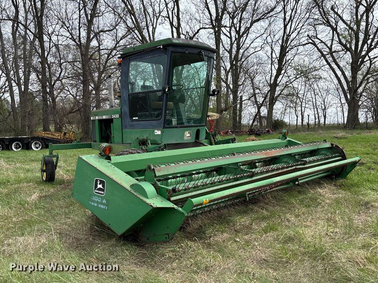 image for item FB3430 John Deere 3430 swather / windrower
