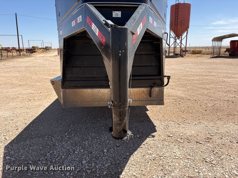 image for item FC2235 2021 Grupo Remolques Del Norte STH6824W14LNR livestock trailer