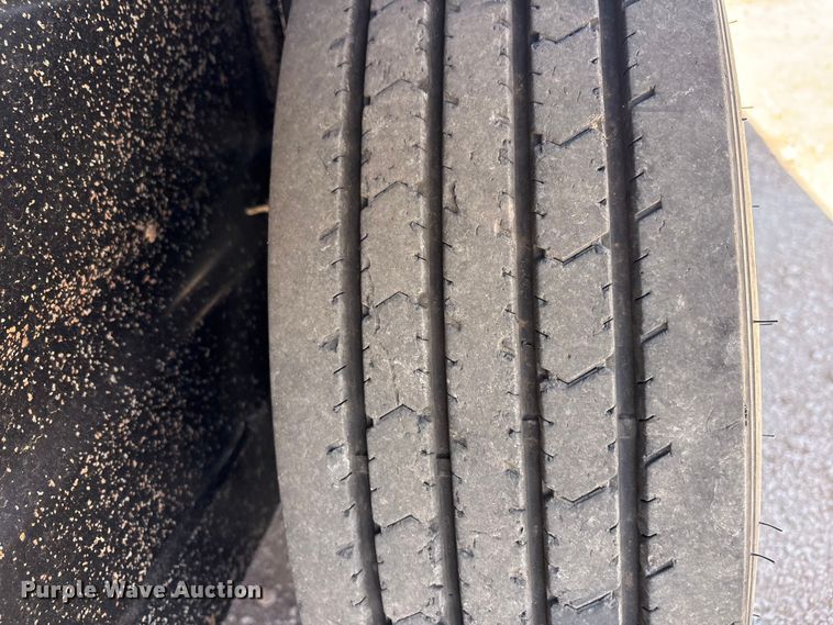 image for item FC2235 2021 Grupo Remolques Del Norte STH6824W14LNR livestock trailer