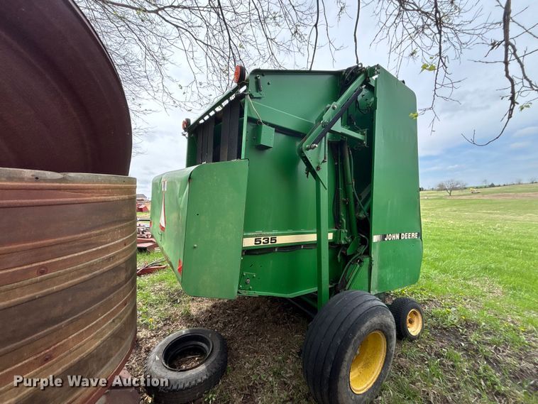 image for item FC4577 John Deere 535 round baler