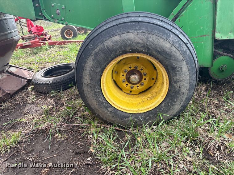 image for item FC4577 John Deere 535 round baler