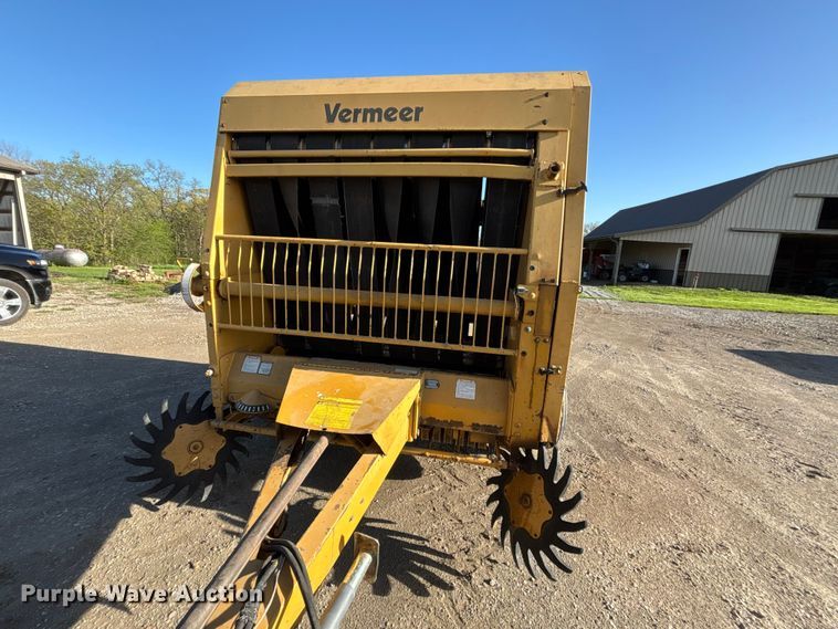 image for item FC4627 2018 Vermeer  505I round baler