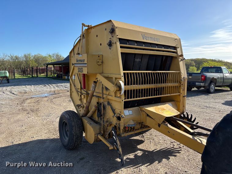 image for item FC4627 2018 Vermeer  505I round baler