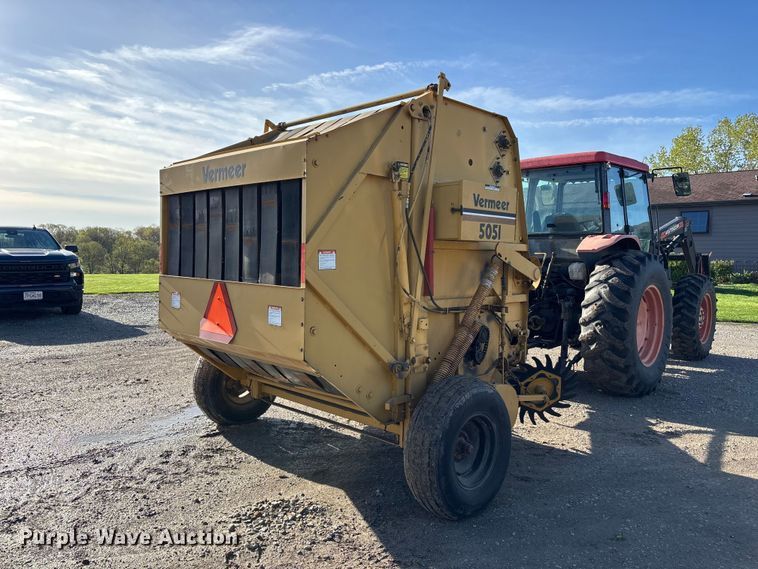 image for item FC4627 2018 Vermeer  505I round baler