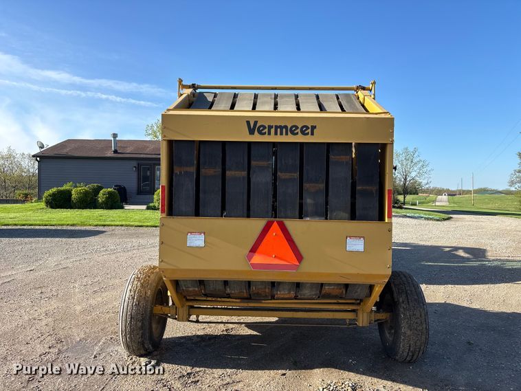 image for item FC4627 2018 Vermeer  505I round baler