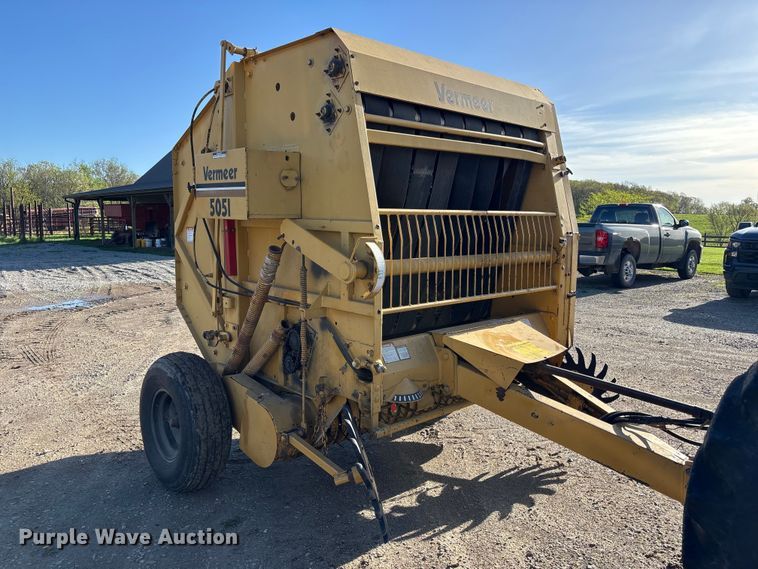 image for item FC4627 2018 Vermeer  505I round baler