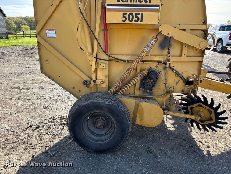 image for item FC4627 2018 Vermeer  505I round baler