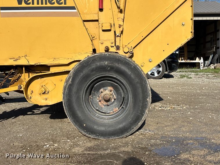 image for item FC4627 2018 Vermeer  505I round baler