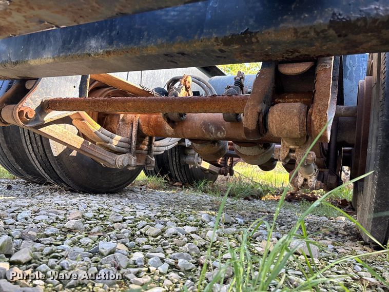 image for item FG0340 2005 Behnke Enterprises Inc. sprayer trailer