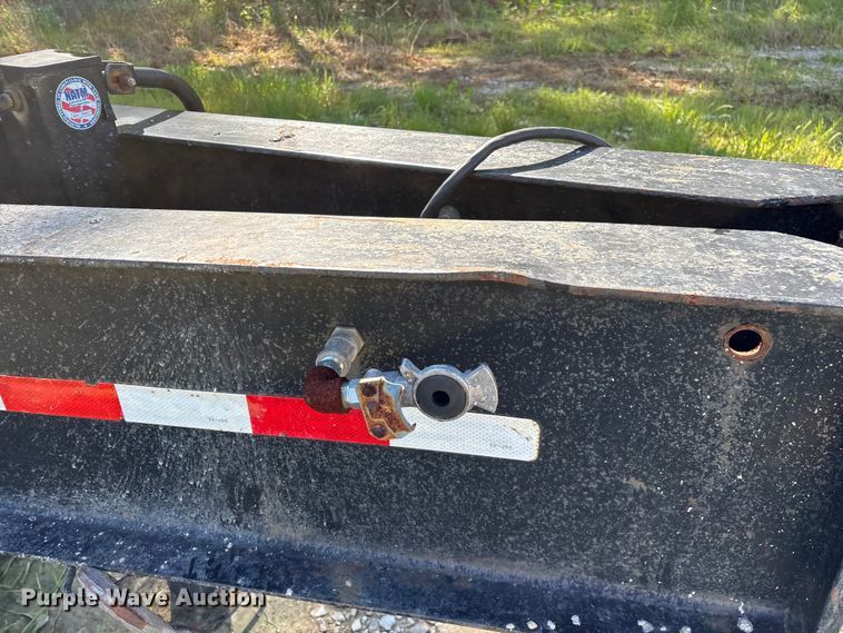 image for item FG0340 2005 Behnke Enterprises Inc. sprayer trailer