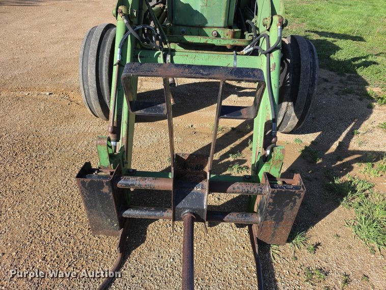 image for item FI0945 1966 John deere 4020 tractor
