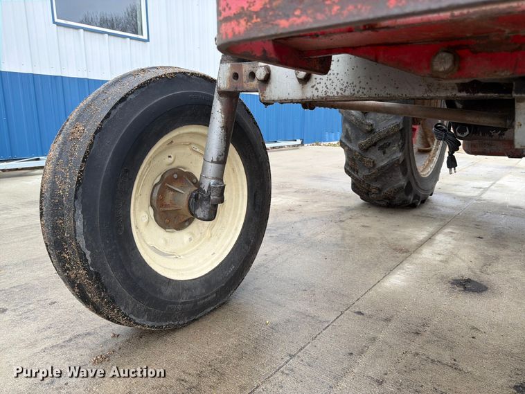 image for item FK0109 1969 Massey Ferguson 165 tractor