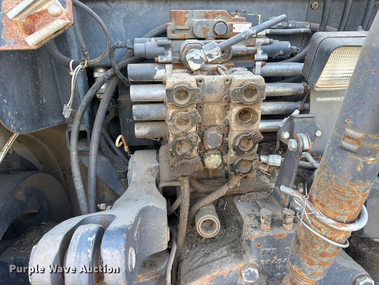 image for item MX9159 2001 New Holland 8870 Genesis 4WD tractor