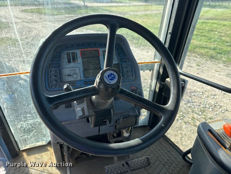 image for item MX9159 2001 New Holland 8870 Genesis 4WD tractor