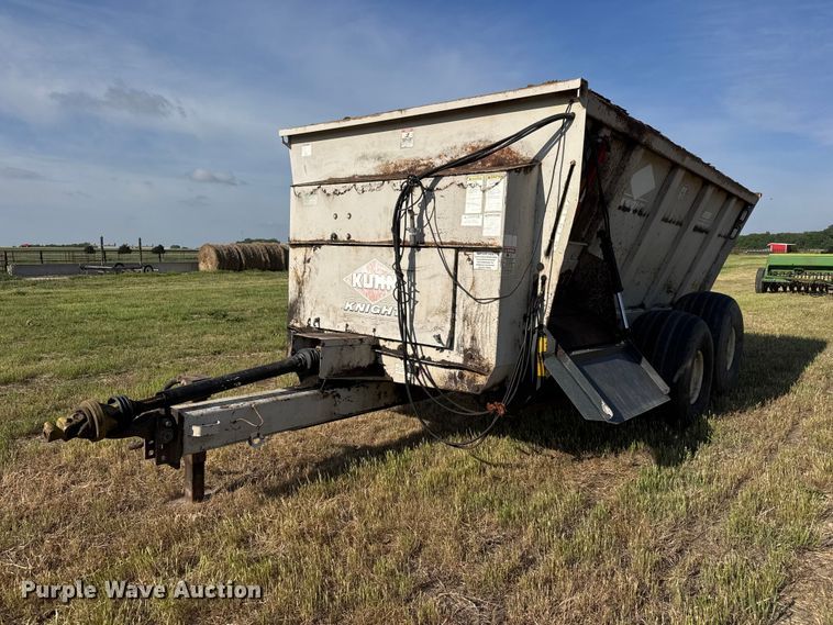 image for item MX9161 Kuhn 8132 ProTwin Slinger manure spreader