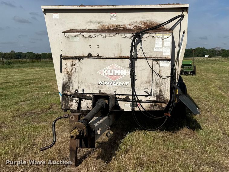 image for item MX9161 Kuhn 8132 ProTwin Slinger manure spreader